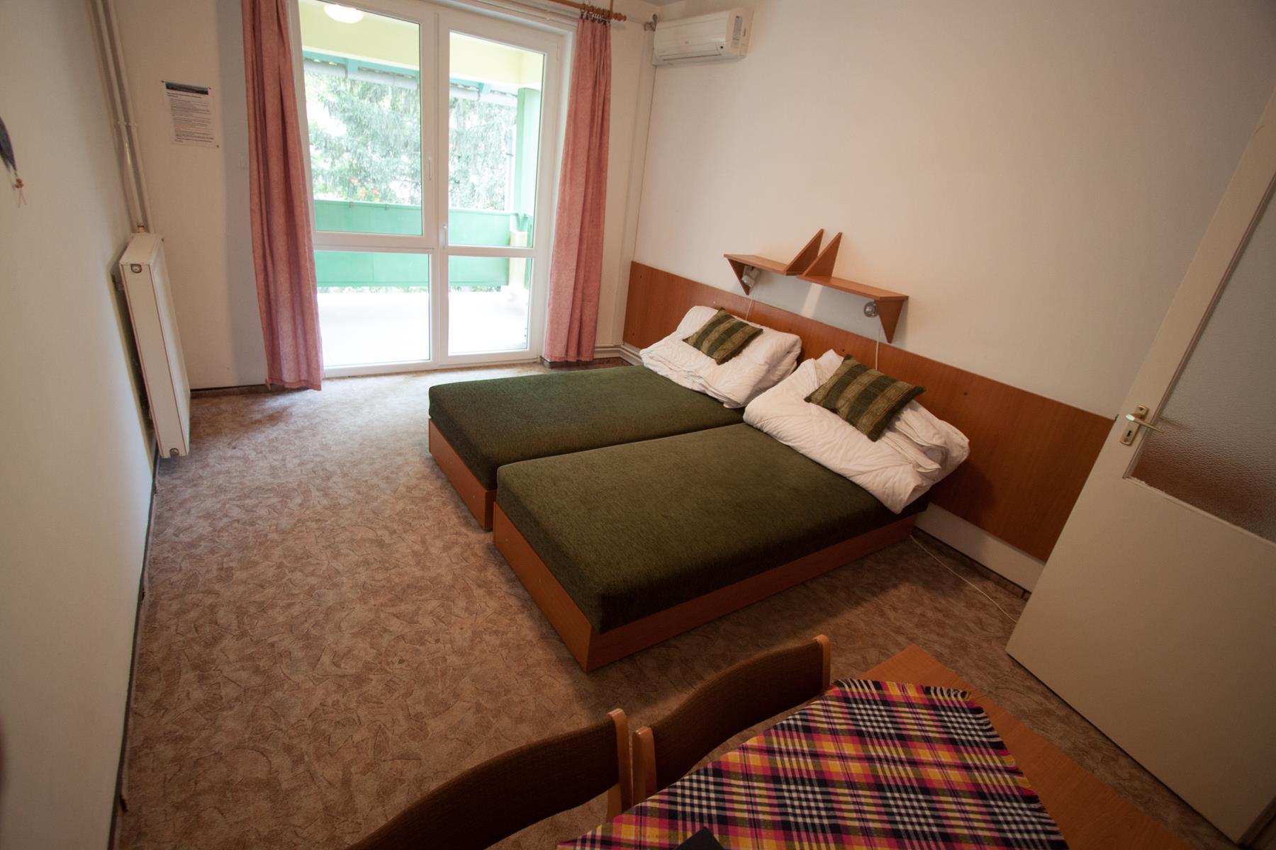 06_Reise-Werk_Gruppenhaus_Balatonföldvar_Selbstversorger_Haus_Zimmer.jpg