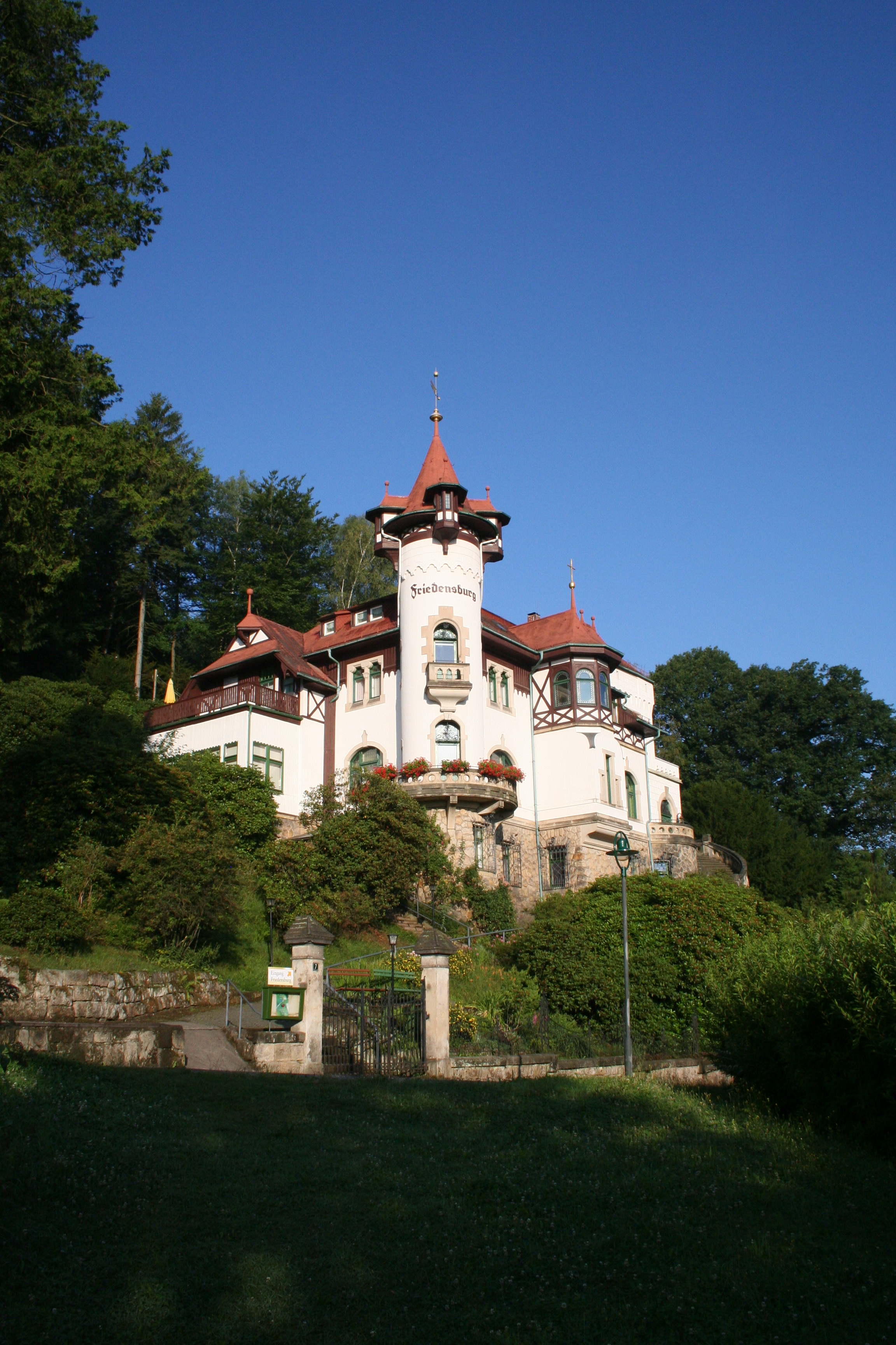 Felsengrund & Friedensburg Gästehäuser